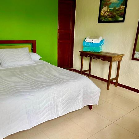 Hostal Bamboo Саленто Экстерьер фото