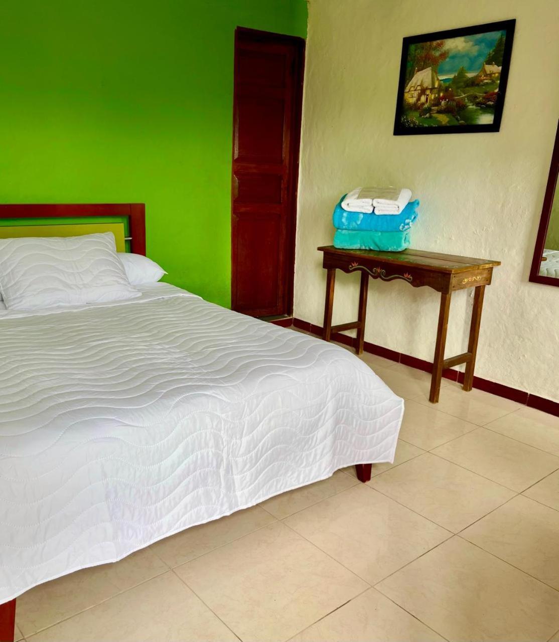 Hostal Bamboo Саленто Экстерьер фото