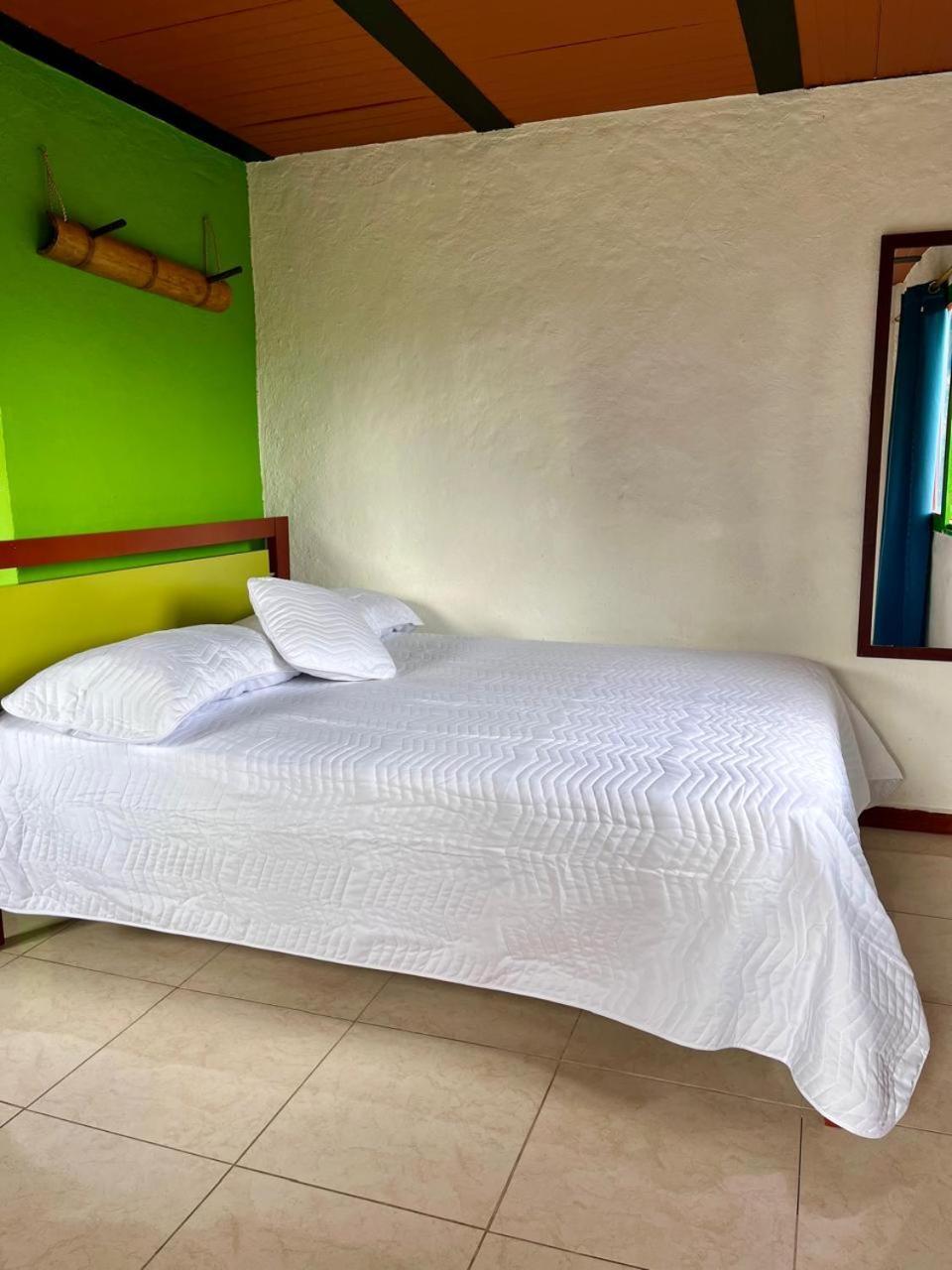 Hostal Bamboo Саленто Экстерьер фото